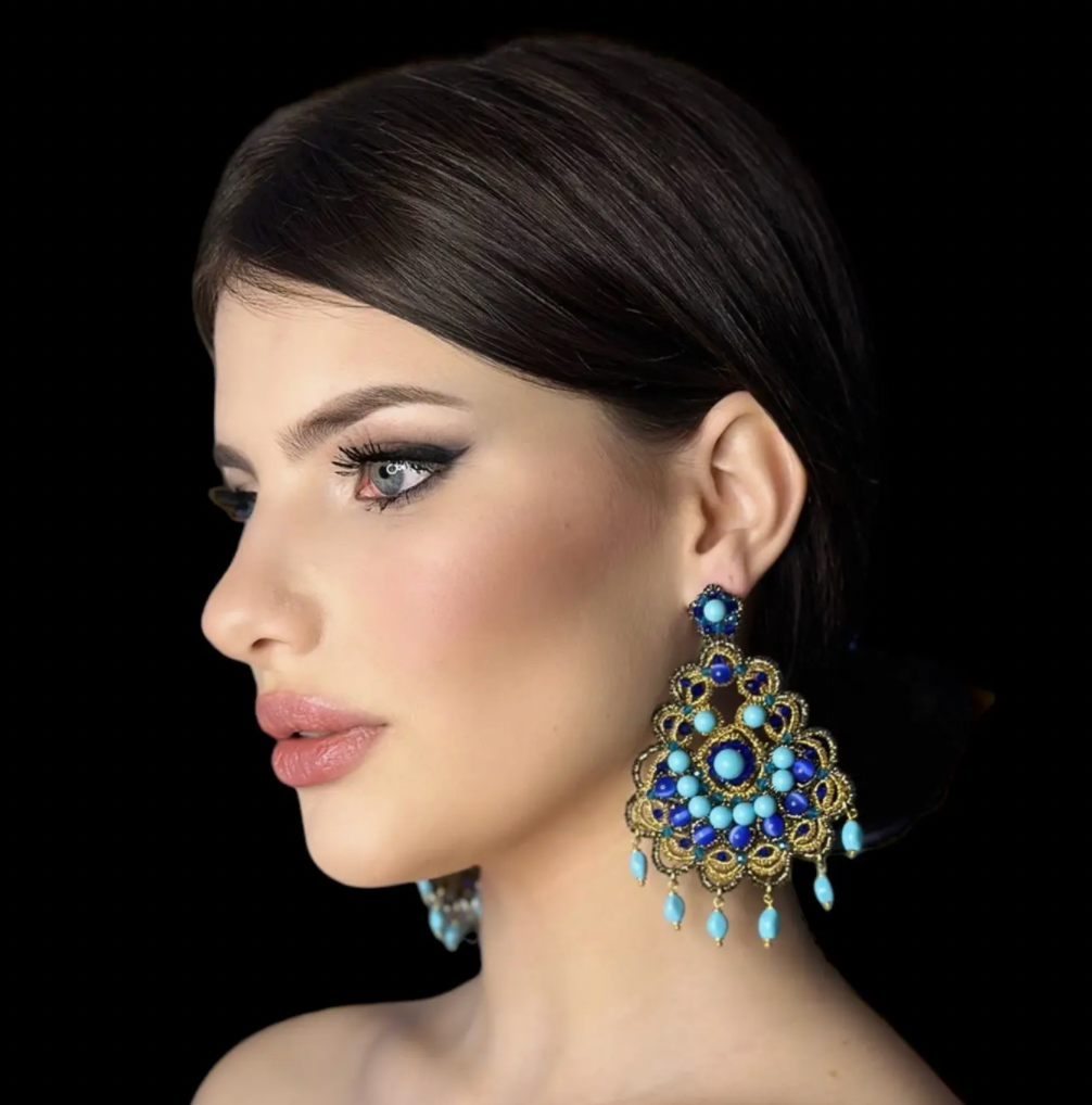 Chiacchierino handmade lace earrings with turquoise paste